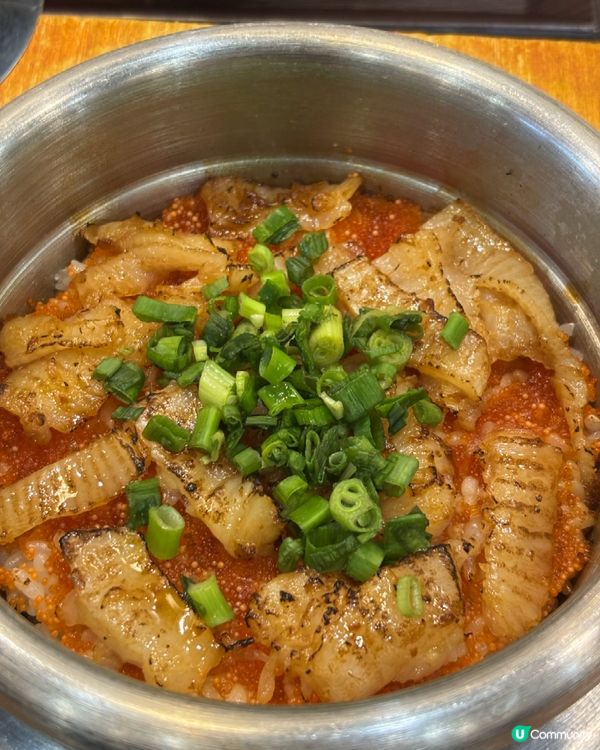 拌飯原來可以咁，滿滿的飛魚子與油滋滋的左口魚,一口滿足