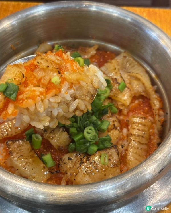 拌飯原來可以咁，滿滿的飛魚子與油滋滋的左口魚,一口滿足