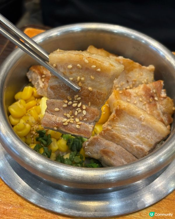 拌飯原來可以咁，滿滿的飛魚子與油滋滋的左口魚,一口滿足