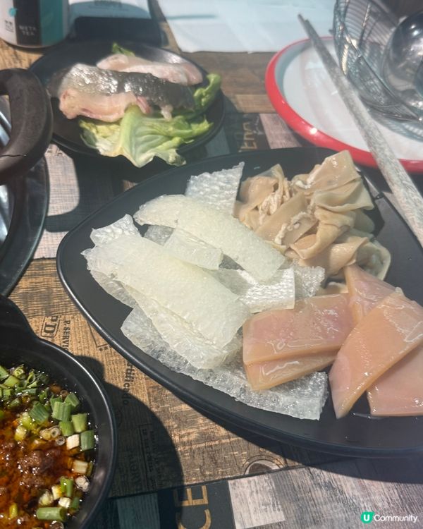 喺旺角彌敦道169元有任食脆肉鯇牛肉牛舌