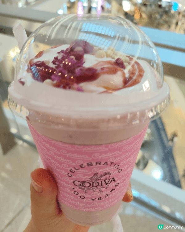 呢杯係 GODIVA 慶祝 100 週年推出嘅限定粉紅覆盆子...