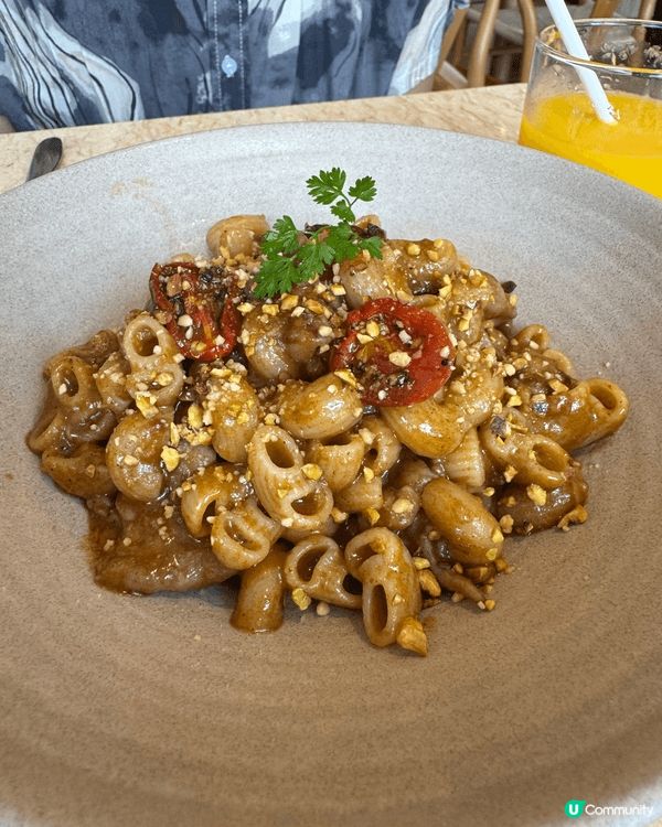 圖中的美食係沙嗲牛肉通粉同牛扒，第一次去的餐廳，兩樣都超好食...