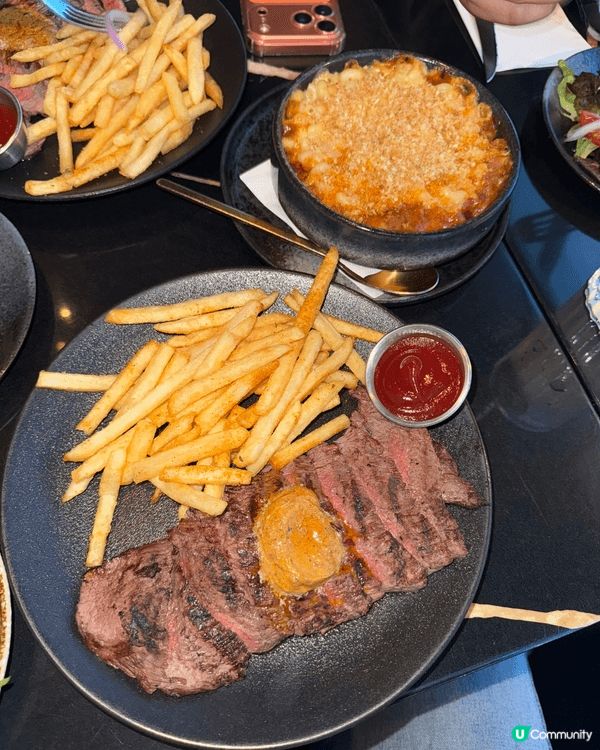 圖中的美食係沙嗲牛肉通粉同牛扒，第一次去的餐廳，兩樣都超好食...