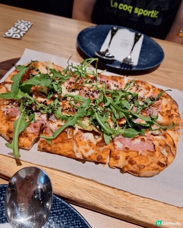 海鲜意粉新鮮好味，意粉軟硬度適中，Pizza超好味，外脆內軟...