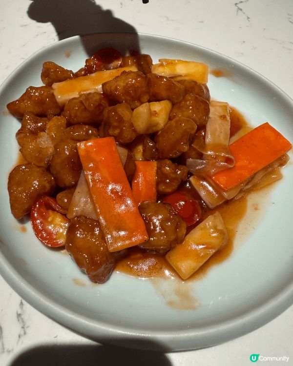 鮮美海鮮拼盤、惹味啫啫煲與酸甜咕嚕肉，色香味全。