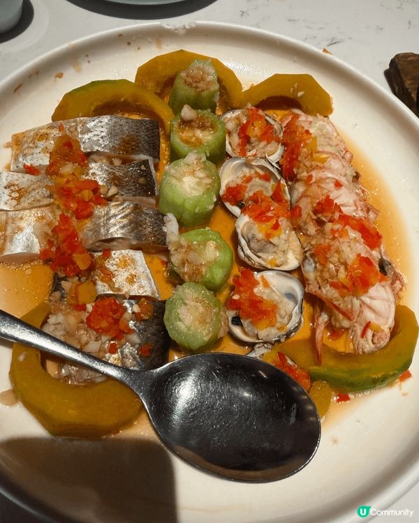 鮮美海鮮拼盤、惹味啫啫煲與酸甜咕嚕肉，色香味全。