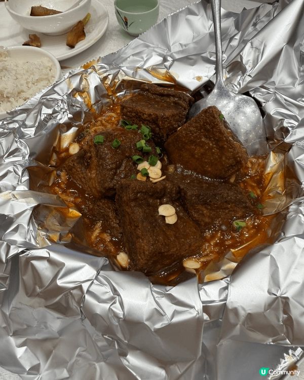 鮮美海鮮拼盤、惹味啫啫煲與酸甜咕嚕肉，色香味全。