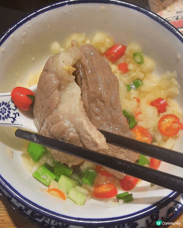 喺「大滾友」食火鍋，真係有種地道又豪邁嘅感覺 😍。湯底滾起嚟...