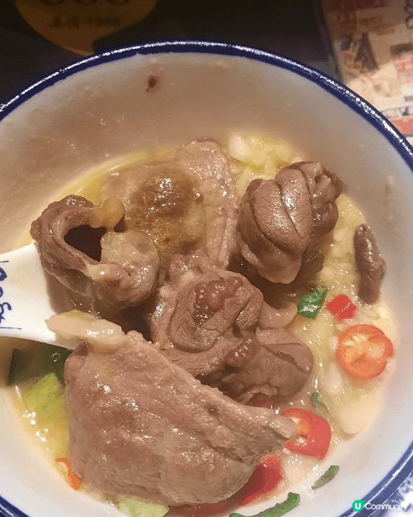 喺「大滾友」食火鍋，真係有種地道又豪邁嘅感覺 😍。湯底滾起嚟...