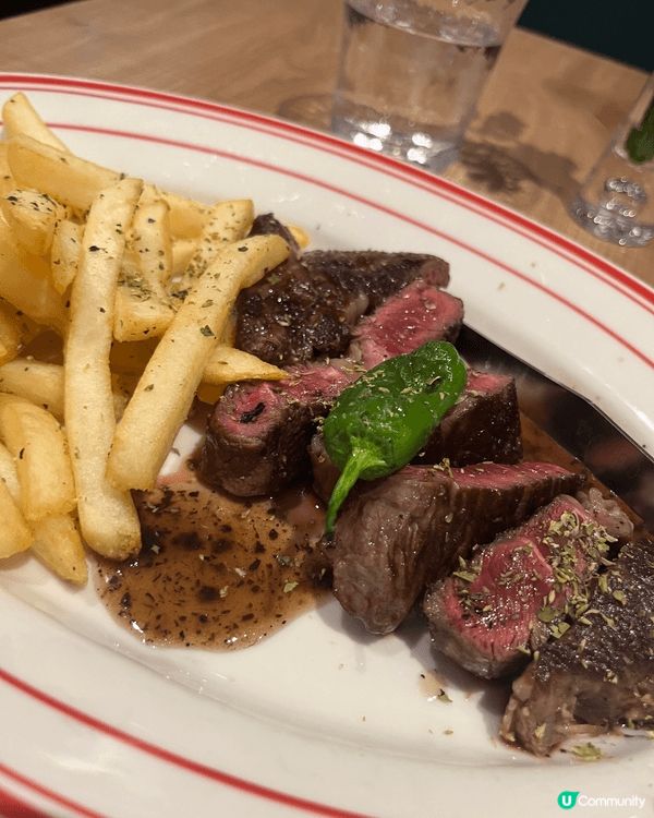 地中海同希臘菜餐廳扒房，有室內同戶外位置，環境舒服！ 店入面...