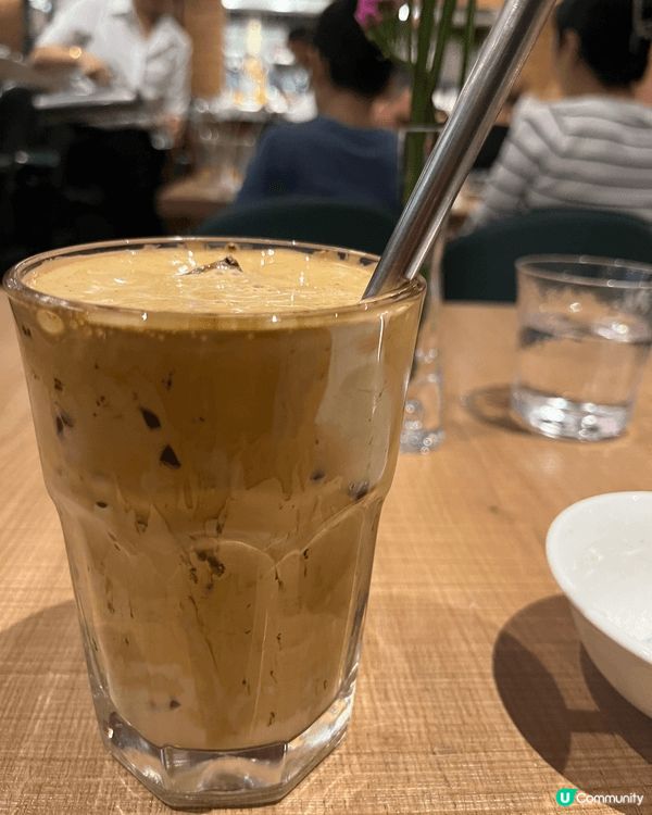 地中海同希臘菜餐廳扒房，有室內同戶外位置，環境舒服！ 店入面...