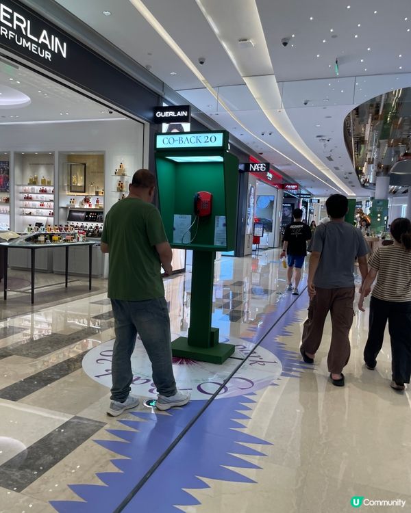 深圳COCO Park 藏了一個｢時光電話亭｣☎️ 接起來會...