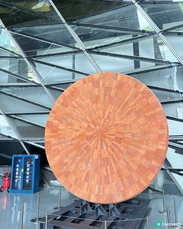 深圳打卡，盤踞於深圳鬧市中的銀色太空船