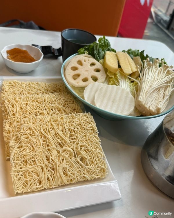 快樂小羊食咁多野都係二百元，羊肉，牛肉，