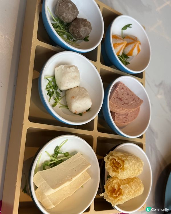 快樂小羊食咁多野都係二百元，羊肉，牛肉，