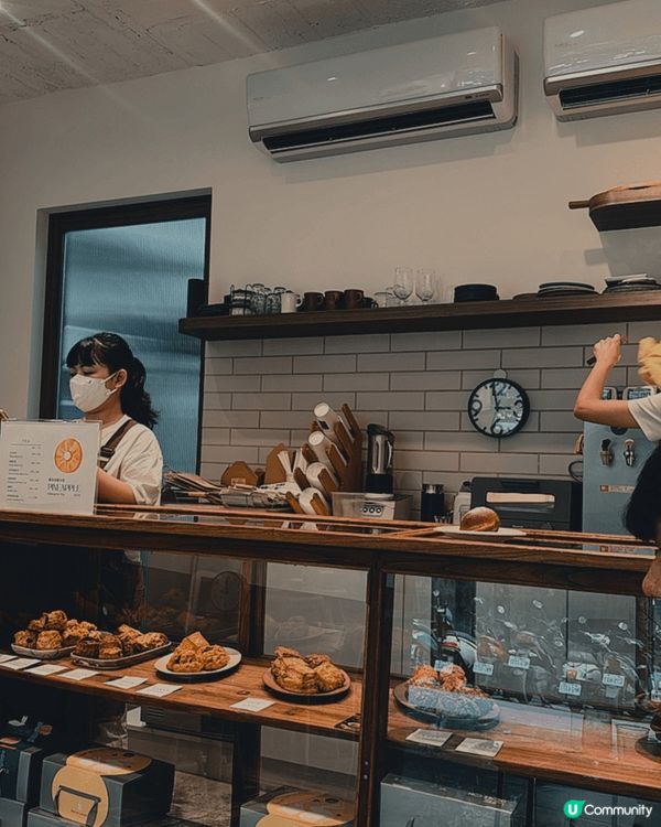 位於台北的CIAO CIAO悄悄好食，以溫暖木質調與簡約工業...