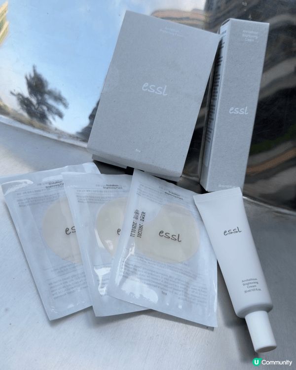 近期入手韓國essl光感亮白套裝，每晚瞓覺前搽上淡斑霜，再貼...