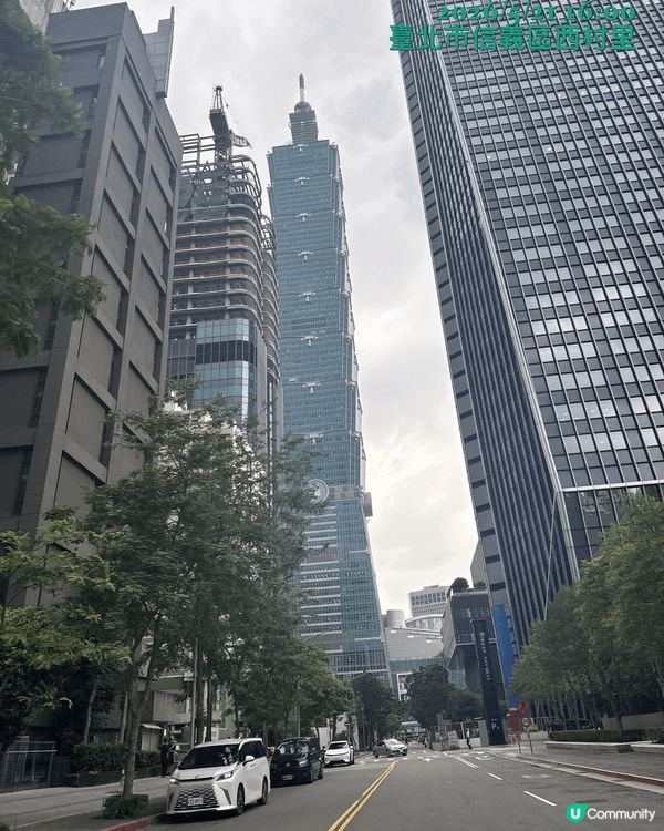 熱門的經過台北101,去微風南山吃壽司郎影幕很大可以玩遊戲....
