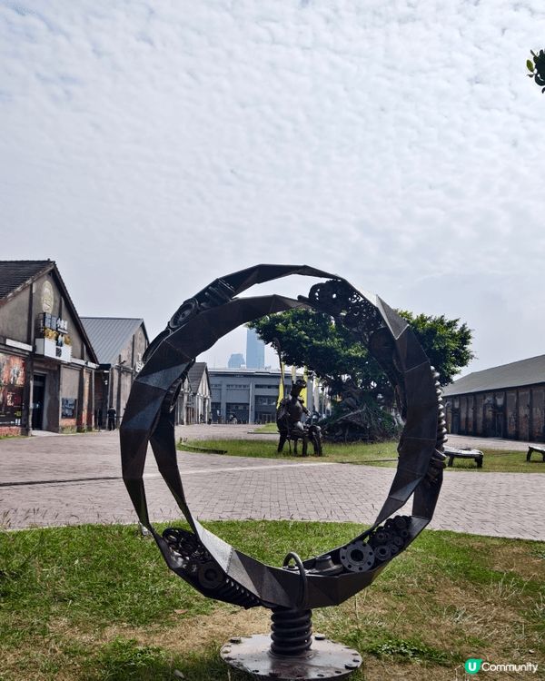 哈瑪星鐵道園區（也常稱哈瑪星鐵道文化園區）是高雄非常重要的鐵...