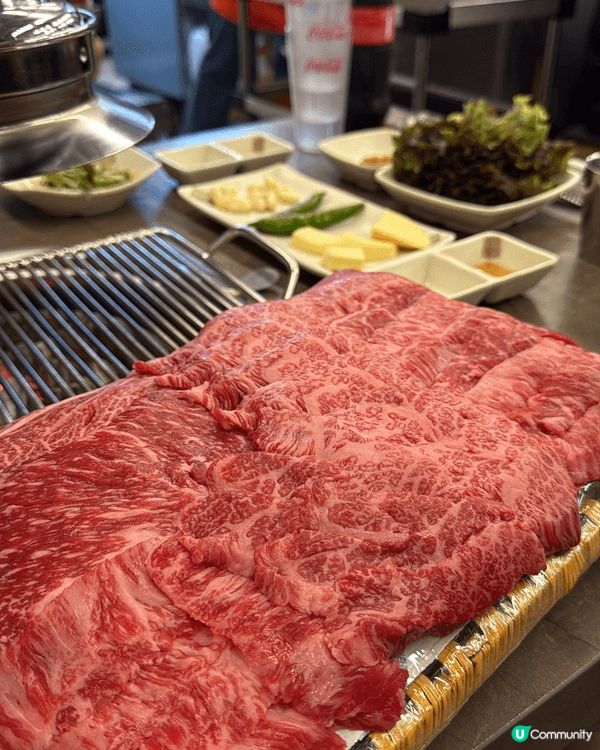 到首爾必到馬場洞食韓牛，係零售店舖買完一盤靚牛再有職員帶你去...