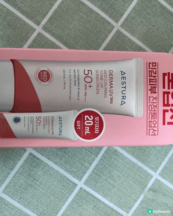 卸妝紙巾用法方便，而且卸得乾淨。這款韓國牌子的防曬非常適合我...