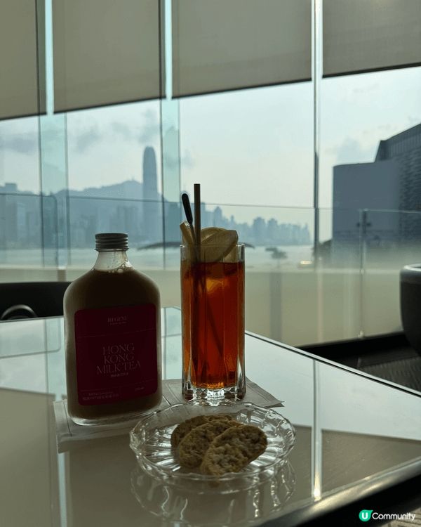 這是酒店下午茶的打卡照片，和隱形眼鏡與美麗飾物配搭的照片