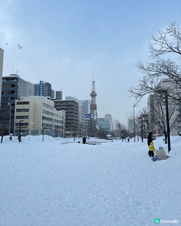 啱啱好落雪，所以北海道電視塔附近影到靚景。