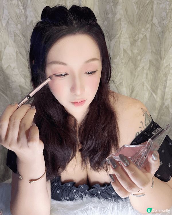 想化妝靚選擇一隻適合自己嘅精華素，之後再令到妝容變靚，就係用...