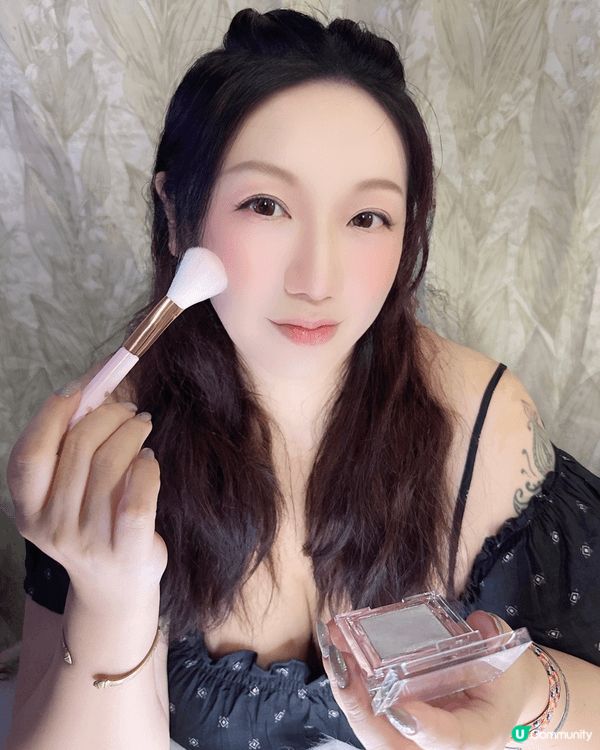 想化妝靚選擇一隻適合自己嘅精華素，之後再令到妝容變靚，就係用...