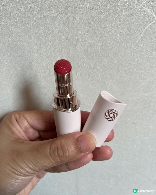 女人嘅手袋入面永遠少一支唇膏。對我嚟講，揀唇膏最怕遇到兩個極...