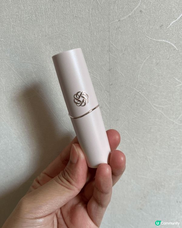女人嘅手袋入面永遠少一支唇膏。對我嚟講，揀唇膏最怕遇到兩個極...