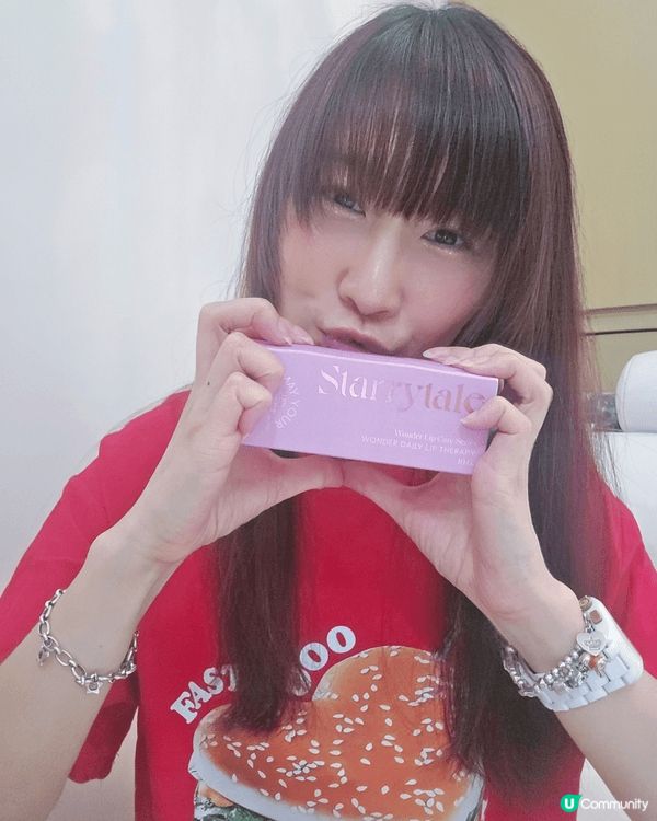 相中是一款香港本地品牌美國製造的嫩唇精華油，質感塗上雙唇後即...