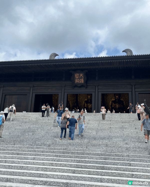 第一次去慈山寺參拜和祈福和浴佛，寺內環境另人好舒服，洗滌心靈...