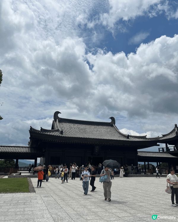 第一次去慈山寺參拜和祈福和浴佛，寺內環境另人好舒服，洗滌心靈...