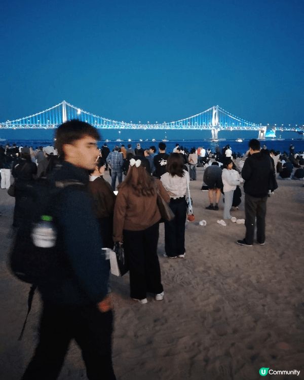釜山廣安里無人機表演係夜晚必睇景點，通常由大量無人機喺海面上...
