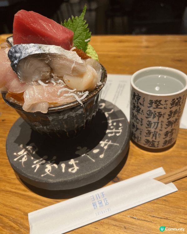 這間位於札幌嘅海鮮店，刺身丼魚生非常新鮮，味道鮮甜，性價比高...