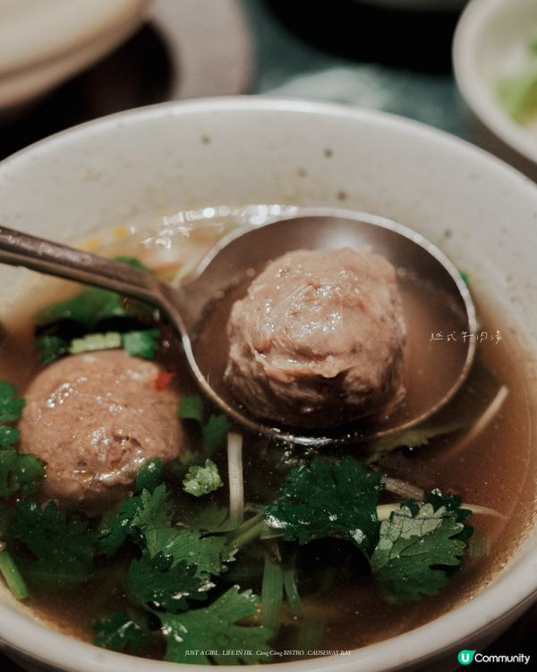 🇻🇳 銅鑼灣的味蕾驚喜：香茅椰子蜆湯與骨髓火車頭