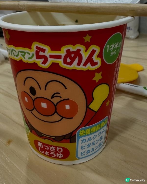 小朋友杯麵 