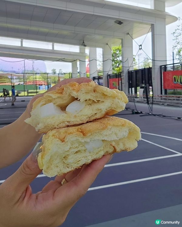 一早去打波前食唔切個full breakfast，喺地鐵站見...