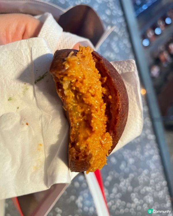 金沙脆絲流沙鹹蛋牛油年糕 $15 -粒