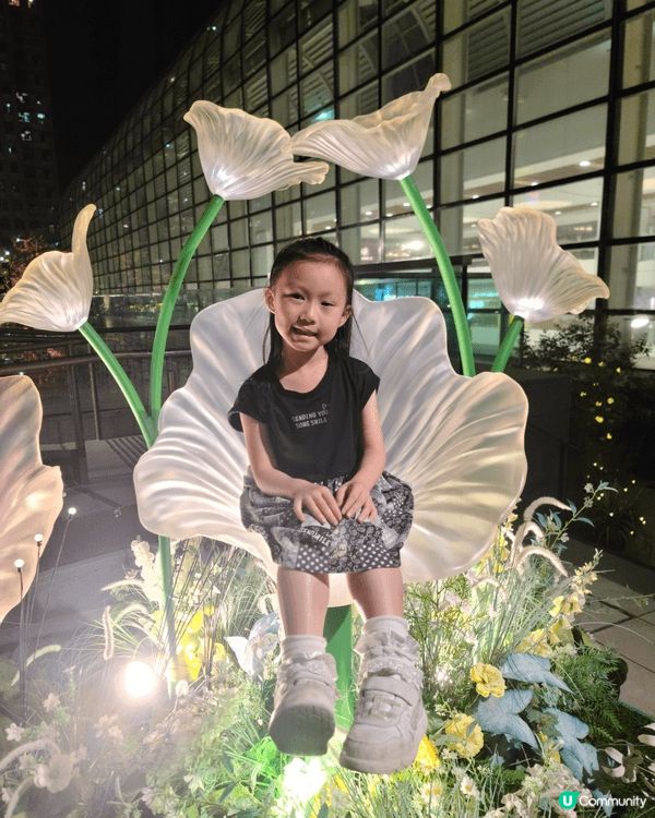 沙田新地市廣場嘅空中花園，每晚都有音樂噴泉，小朋友睇到好開心...