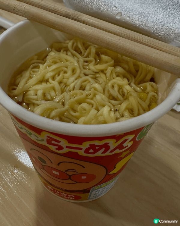 小朋友杯麵 