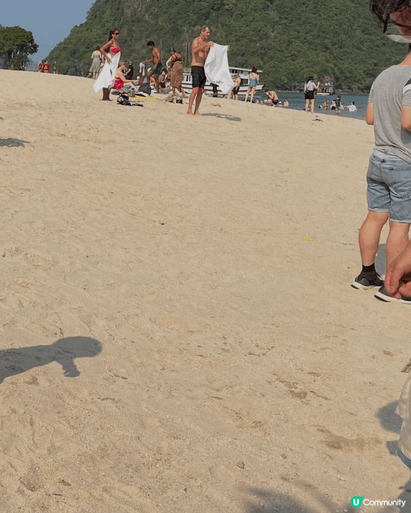 夏天消暑之舉就是去玩水為樂，無論沙灘還是水上樂園底者泳池也是...