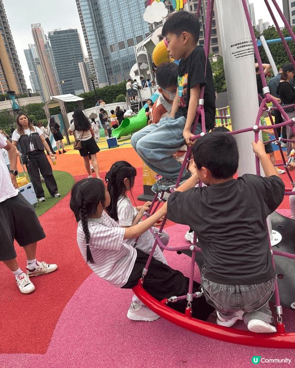 特別推介這位於荃灣廣場空中花園公園，園內有很多合適兒童遊戲設...