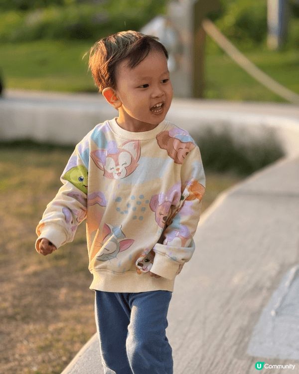 我哋推介長沙灣海濱花園，嗰到有小草地可以野餐，小朋友可以走嚟...