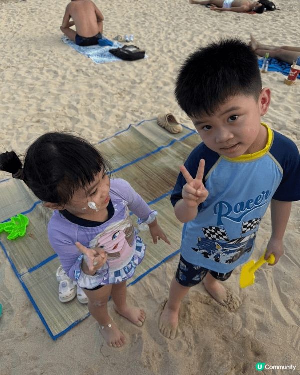 夏天黎啦，最好親子活動同小朋友去沙灘曬太陽，玩下水