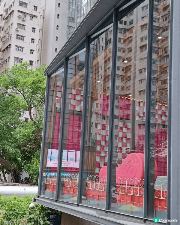 北角油街這個極為具備玩味之佈置有紅色浴室而且相當有幻想空間，...