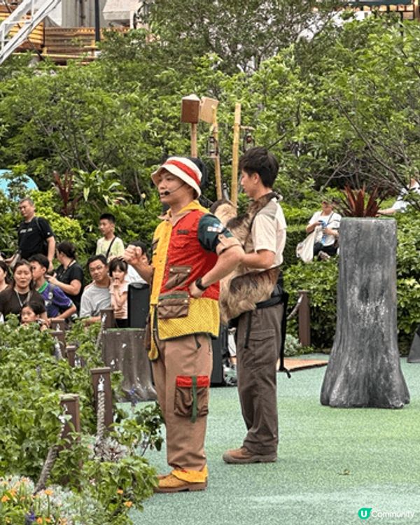 十年一遇，海洋公園爆場之日，多人到上新聞。anyway, 無...