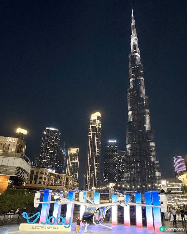 杜拜哈利法塔是世界最高建築。觀景台上，可360度俯瞰杜拜天際...