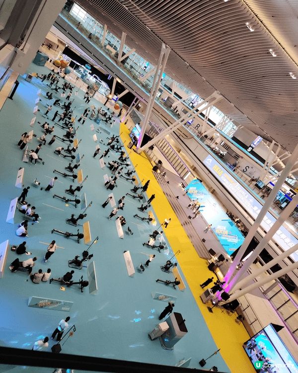 大家坐飛機去旅行，可到香港國際機場T2，有很多打卡位，卡通動...